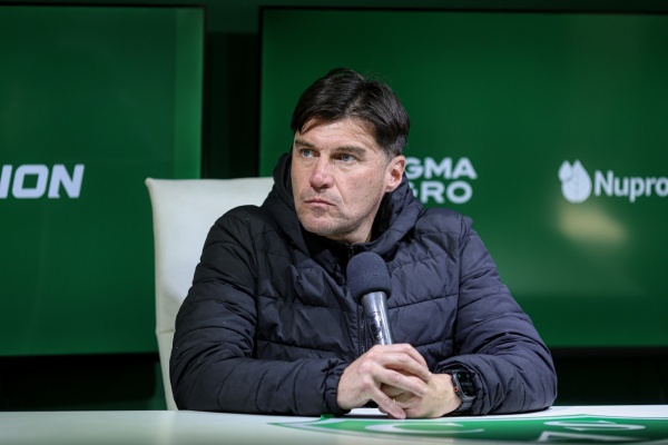 Medina explic&oacute; la derrota, fundament&oacute; los cambios y habl&oacute; del mercado: &iquest;Qu&eacute; dijo sobre los refuerzos, del plantel y Far&iacute;as?