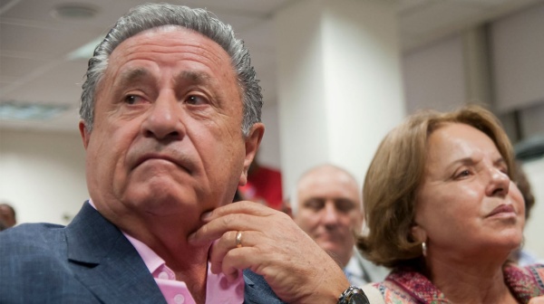 Vacunatorio VIP: pidieron la indagatoria de Duhalde, Verbitsky, Taiana y otros beneficiarios