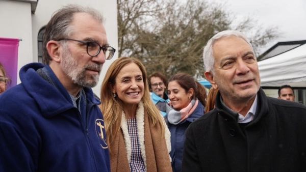 Alak recorri&oacute; un operativo en Los Hornos junto a Tolosa Paz y destac&oacute; el trabajo para cuidar a la primera infancia