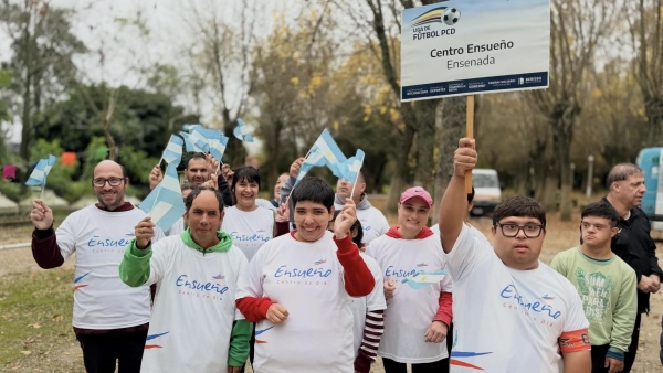 Centro de D&iacute;a Ensue&ntilde;o de Ensenada march&oacute; a IOMA y denunci&oacute; tres meses sin cobrar