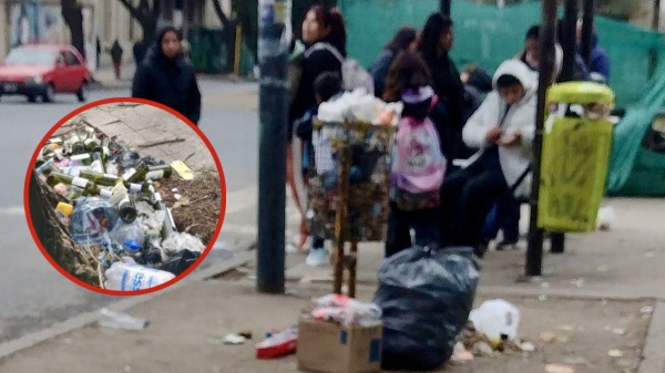 La basura se adue&ntilde;&oacute; de una parada de micro frente al Hospital de Ni&ntilde;os de La Plata
