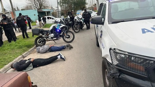 Dos detenidos tras un robo en una diet&eacute;tica de La Plata: ten&iacute;an un rev&oacute;lver con la numeraci&oacute;n limada