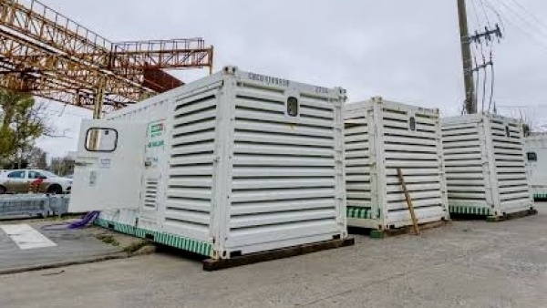 Empiezan a retirar los generadores tras el incendio en Tolosa y podr&iacute;an producirse nuevos cortes