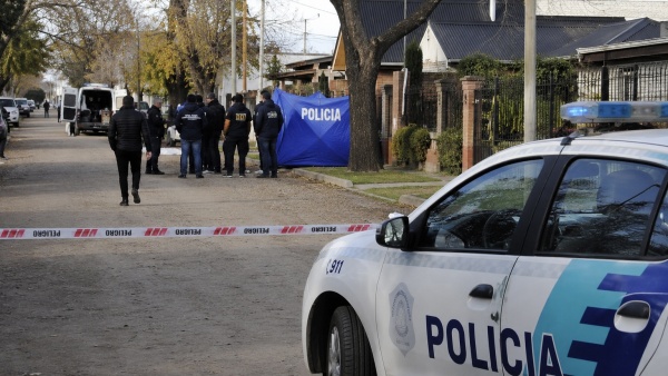 Conmoci&oacute;n en La Plata: encontraron a una mujer con la cabeza enterrada en Villa Elisa