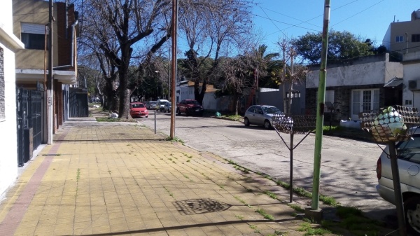 Separan la basura pero nadie la recoge: hace meses que el cami&oacute;n de reciclables no pasa por una diagonal de La Plata