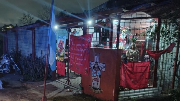 Un hombre muri&oacute; tras salir del Centro Gauchito Gil en La Plata: se descompens&oacute; en plena calle