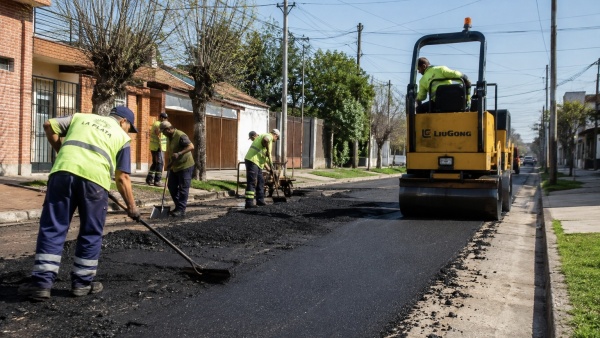 La Plata avanza con obras de repavimentaci&oacute;n en distintos barrios: cu&aacute;les son las calles intervenidas