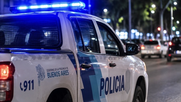 Lo encontraron con dinero, tarjetas y objetos robados tras dos robos en La Plata