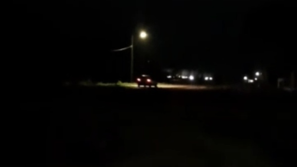 Oscuridad y miedo en Villa Elvira: reclaman por falta de luminaria donde murieron una mam&aacute; y su hija