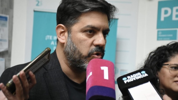 Crece Carlos Bianco para la Gobernaci&oacute;n y en el peronismo ya imaginan una f&oacute;rmula con Mayra Mendoza
