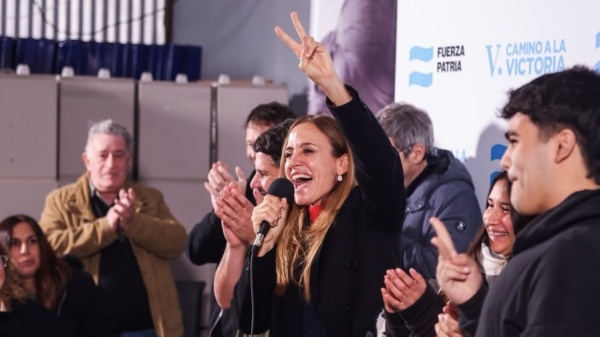 Tolosa Paz reuni&oacute; a su tropa en La Plata y pidi&oacute; que el peronismo vuelva a caminar la calle
