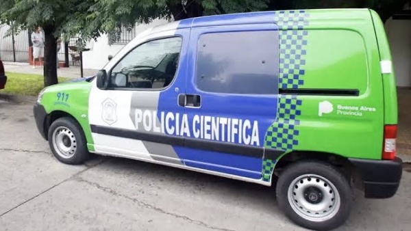 Crimen en La Plata: un hombre muri&oacute; apu&ntilde;alado y buscan a su hijastro de 19 a&ntilde;os por el ataque en Villa Elvira