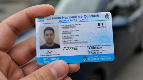 Diputados de Milei buscan que las multas no impidan renovar la licencia de conducir en la provincia de Buenos Aires