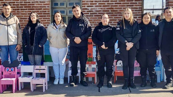 Presos de La Plata fabricaron muebles infantiles en Melchor Romero y los donaron a una instituci&oacute;n de Berisso