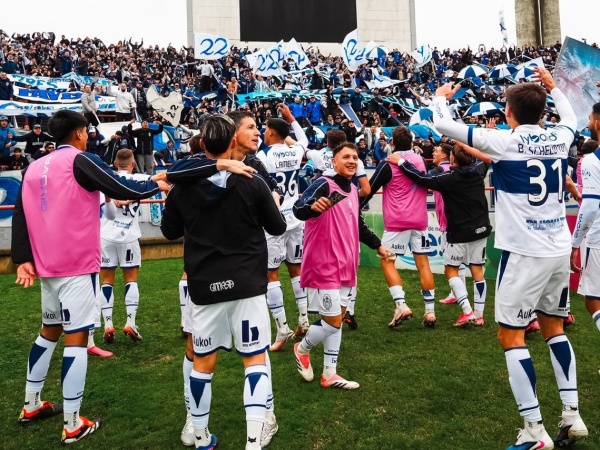 Debut&oacute; en el Lobo, marc&oacute; un hist&oacute;rico r&eacute;cord y lanz&oacute;:"Estoy muy orgulloso por tener este escudo ac&aacute; en el coraz&oacute;n"