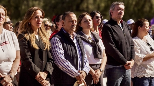 Victoria Tolosa Paz y M&aacute;ximo Kirchner se mostraron con Quintela en el homenaje a Angelelli en La Rioja