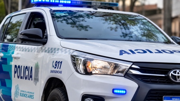 Lo vieron caminando con un televisor robado y termin&oacute; detenido en La Plata