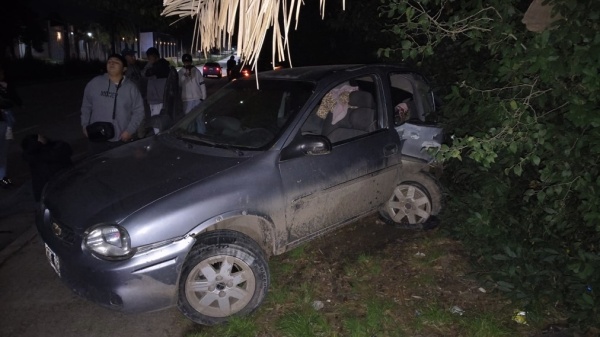 Un fuerte choque entre dos autos en La Plata dej&oacute; cuatro heridos, entre ellos una nena de 3 a&ntilde;os