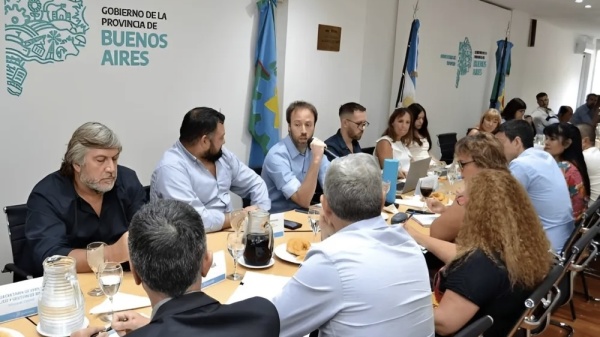 Los docentes se sumaron al reclamo de estatales y judiciales y Kicillof enfrenta presi&oacute;n para reabrir las paritarias