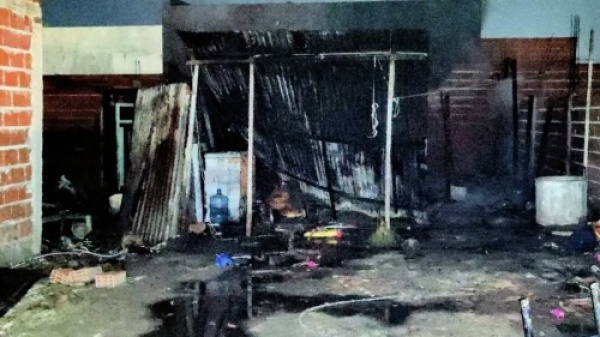Tragedia en Berisso: una nena de 6 a&ntilde;os muri&oacute; durante el incendio de su casa tras la ca&iacute;da de una vela