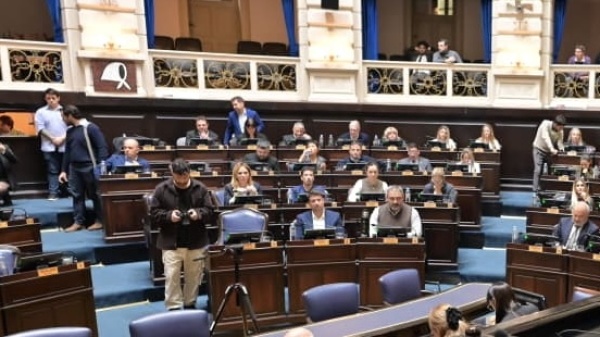Una joven denunci&oacute; por extorsi&oacute;n a un dirigente de La Libertad Avanza en La Plata: qu&eacute; dijo sobre legisladores