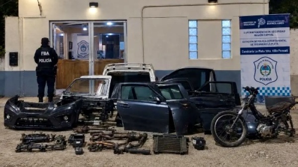 Robaron un auto en La Plata y la investigaci&oacute;n termin&oacute; en un desarmadero con dos detenidos en Berisso