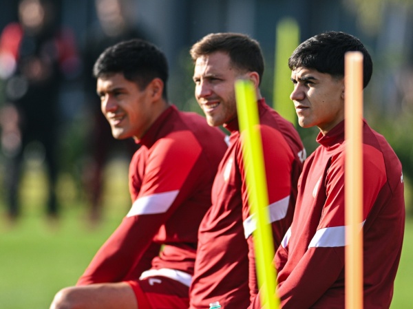 Es una pieza clave para el Cacique, lleg&oacute; hace m&aacute;s de un a&ntilde;o y ya se enamor&oacute; del club y el hincha: "Me vuelve loco cuando..."