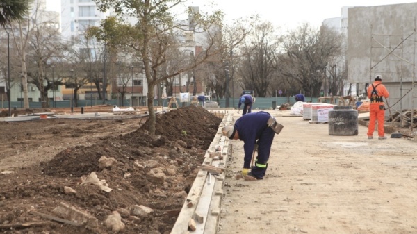 La renovaci&oacute;n de una hist&oacute;rica plaza de La Plata entr&oacute; en su etapa final: la obra ya alcanz&oacute; el 87%