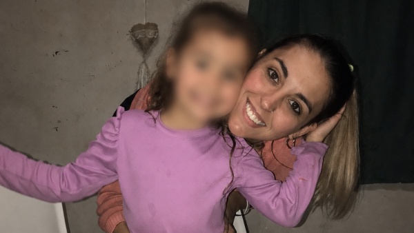 Una mam&aacute; de La Plata vuelve a pedir ayuda: denuncia que OSUTHGRA dej&oacute; otra vez sin tratamiento a su hija de 7 a&ntilde;os