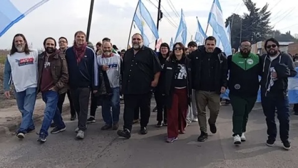 Las dos CTA intimaron a Petovello y exigieron al Gobierno que revise el nuevo salario m&iacute;nimo