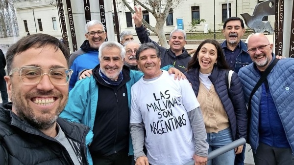 El CECIM La Plata fue a la Justicia por el petr&oacute;leo de Malvinas y apunt&oacute; contra Milei: &ldquo;Ese petr&oacute;leo es nuestro&rdquo;