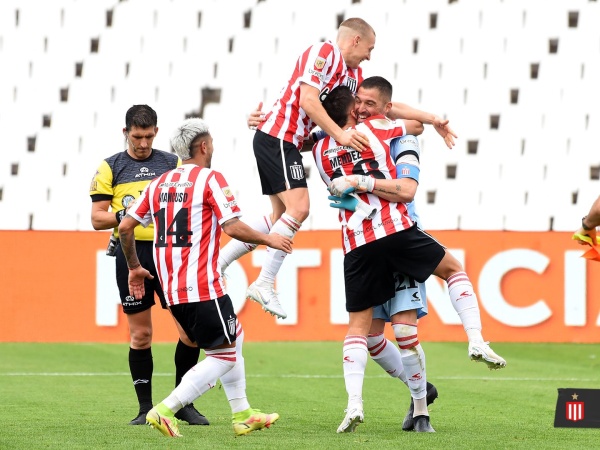 Un referente albirrojo sali&oacute; a bancar a dos ex jugadores del Pincha: "Aman a Estudiantes y son hinchas del club"