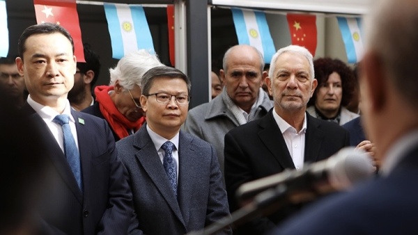 Alak profundiza su v&iacute;nculo con China: qu&eacute; hay detr&aacute;s del viaje y qu&eacute; busca traer para La Plata