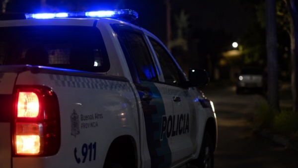 Madrugada de tensi&oacute;n en La Plata: delincuentes intentaron entrar a una casa y un disparo los puso en fuga