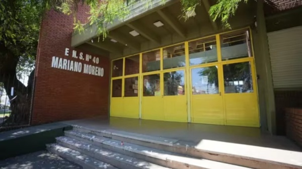 Un neum&aacute;tico explot&oacute; cerca de una escuela y alumnos se tiraron de un primer piso por miedo: hay ocho heridos