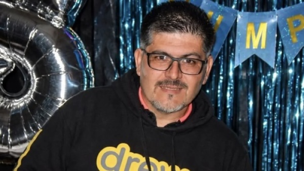 Buscan desesperadamente a un hombre que sali&oacute; de una cl&iacute;nica de La Plata tras recibir un llamado y nunca regres&oacute;