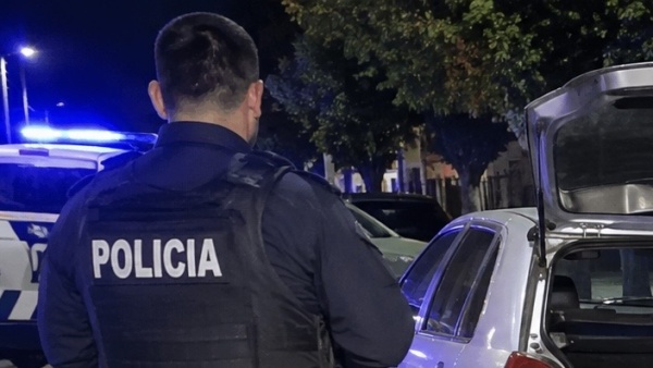 Los encontraron cargando un auto con elementos robados de una casa en La Plata y terminaron detenidos