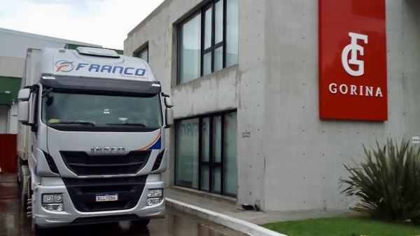 Golpe millonario en La Plata: siete delincuentes armados entraron al Frigor&iacute;fico Gorina y escaparon con dos cajas fuertes