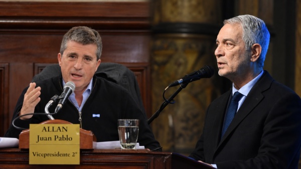 Rosario habilit&oacute; las apps de transporte y el Allan fue contra Alak: &ldquo;Sigue persiguiendo a quienes las usan para trabajar&rdquo;
