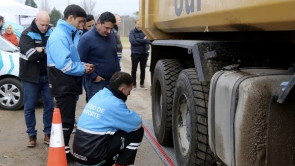 Controles sorpresa en La Plata y otras rutas bonaerenses: detectaron 191 toneladas de carga ilegal