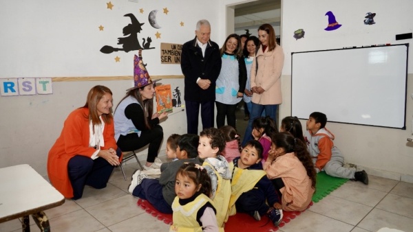 Alak recorri&oacute; las obras de un hist&oacute;rico jard&iacute;n de La Plata y destac&oacute; las mejoras en 220 escuelas