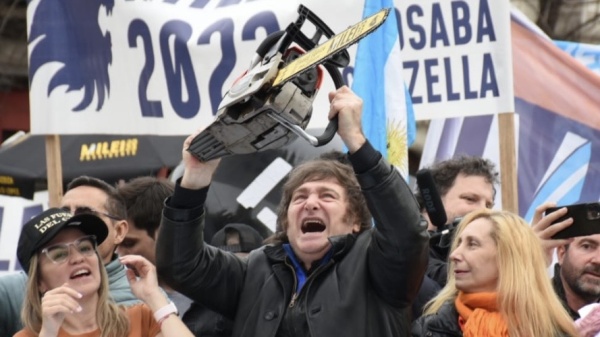 La motosierra de Milei no se detiene: ya se eliminaron m&aacute;s de 75.000 empleos p&uacute;blicos desde que asumi&oacute;