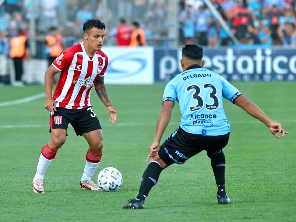 Domínguez se enamoró del resultado, erró con los cambios y lo pagó muy caro