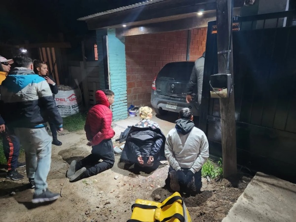 Autos, motos, chalecos y armas: detuvieron a un peligroso grupo que se dedicaba a robar en La Plata