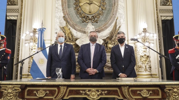 Alberto Fernández tomó juramento a los nuevos ministros Taiana y Zabaleta