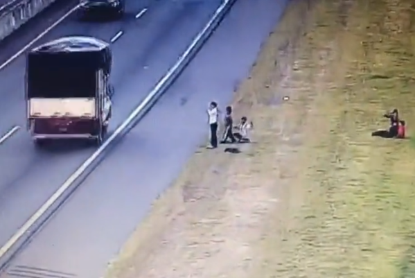 Un grupo de menores fue capturado en La Plata luego de arrojar piedras en la Autopista