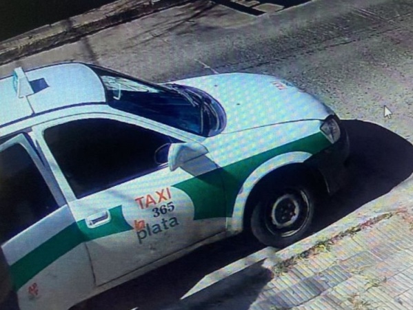Robaron un local en La Plata y huyeron en Taxi