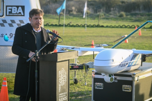 Kicillof presentó drones en Olavarría y afirmó que “la nueva tecnología marca un antes y un después en materia de seguridad”