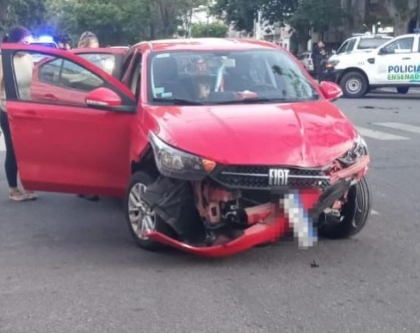 Menores de edad robaron un auto en La Plata, fueron perseguidos por la policía y chocaron: terminaron detenidos