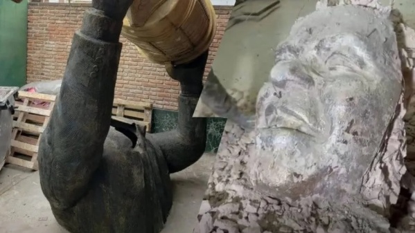 El insólito objeto que se va a guardar adentro de la estatua de Marcelo Gallardo y que va a durar 99 años